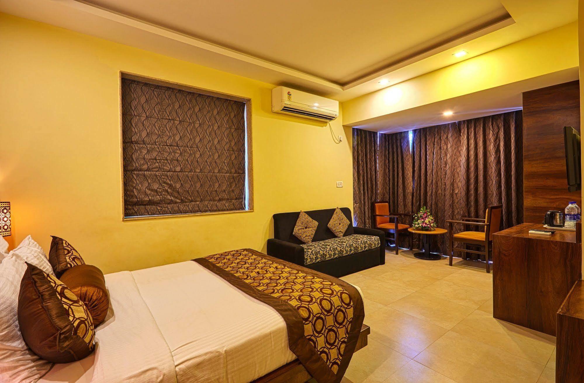 Hotel Sunkissed Plaza Calangute Esterno foto