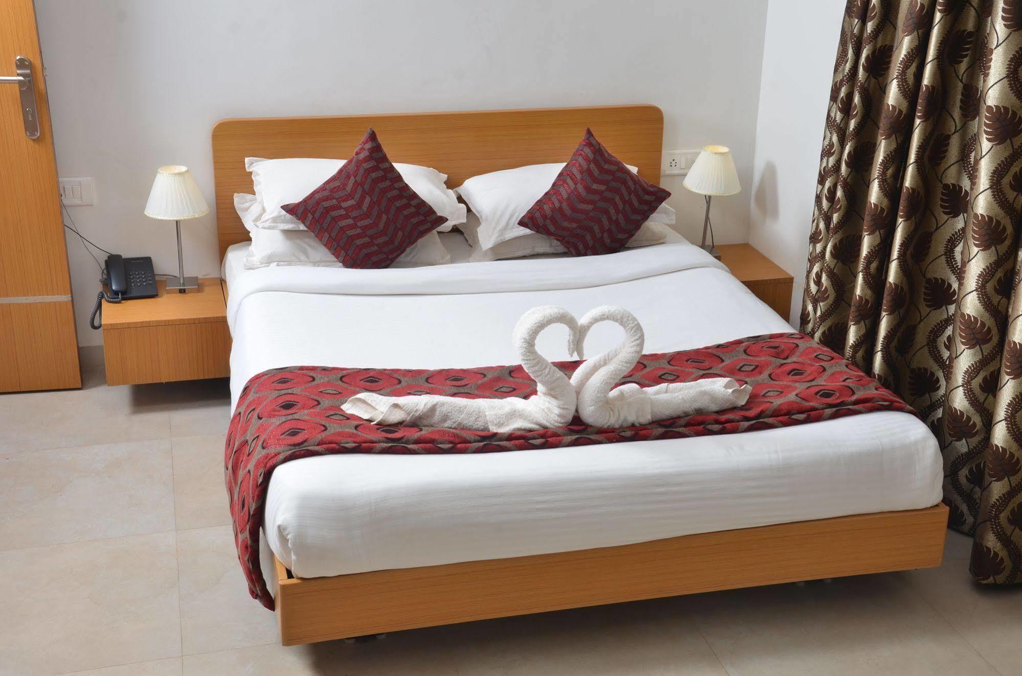 Hotel Sunkissed Plaza Calangute Esterno foto
