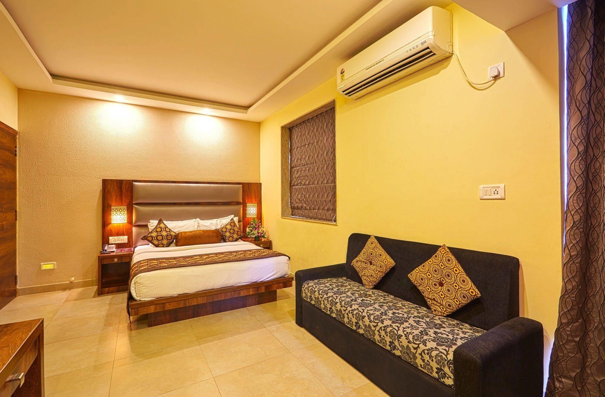 Hotel Sunkissed Plaza Calangute Esterno foto