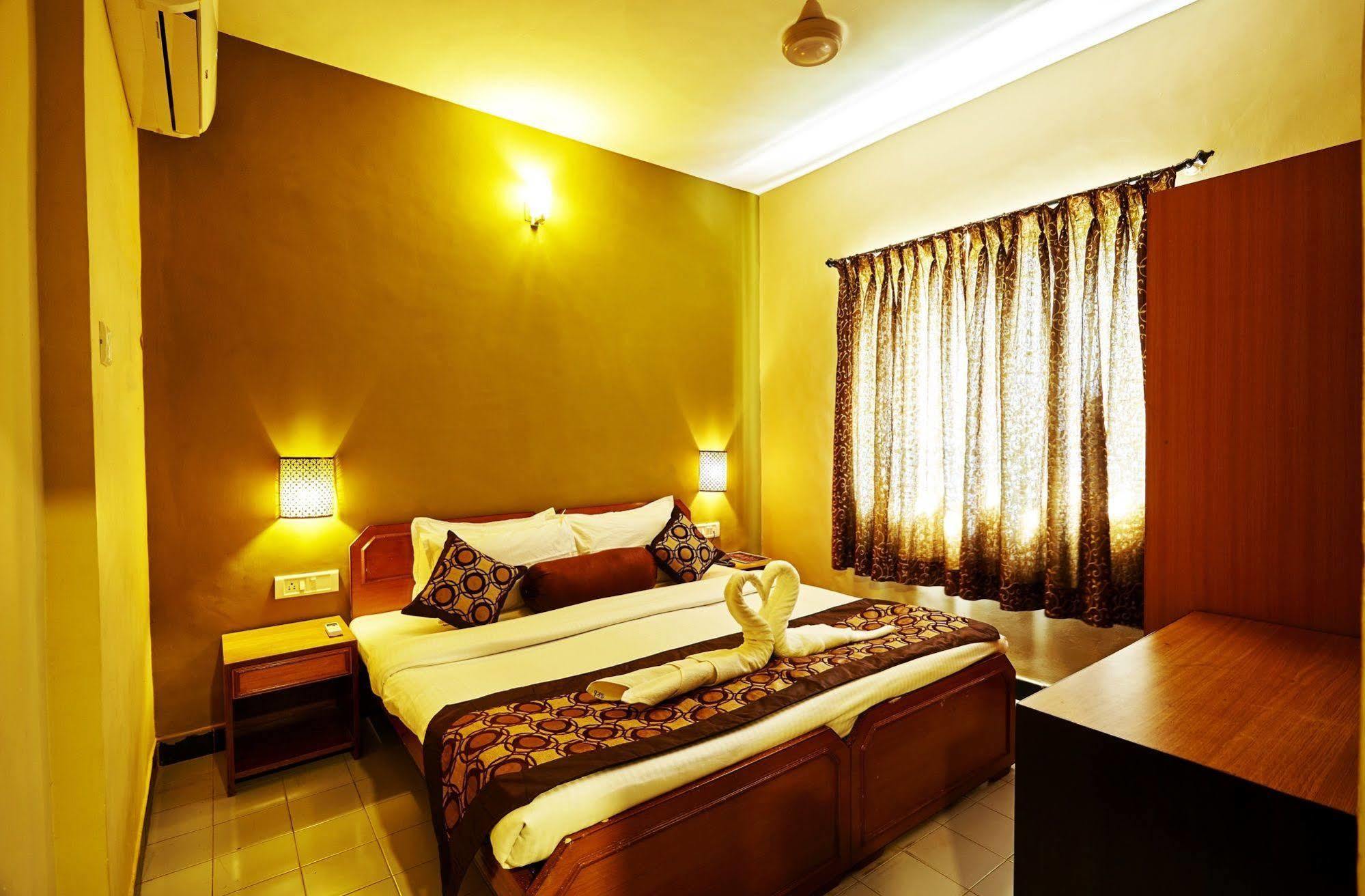 Hotel Sunkissed Plaza Calangute Esterno foto